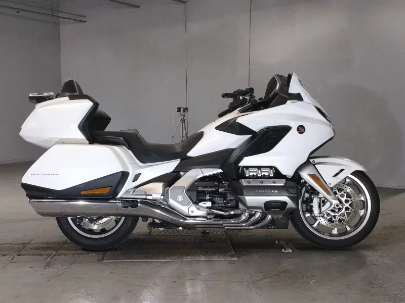 Honda GL1800 TOUR лот № 5696 оценка 4  с аукциона в Японии