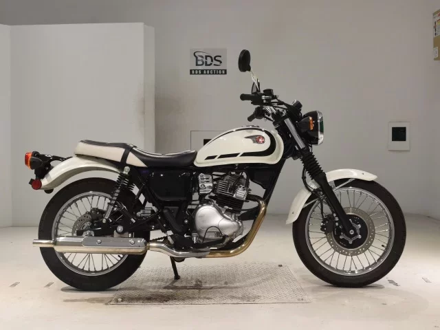 Kawasaki W230 лот № 5290 оценка 6  с аукциона в Японии
