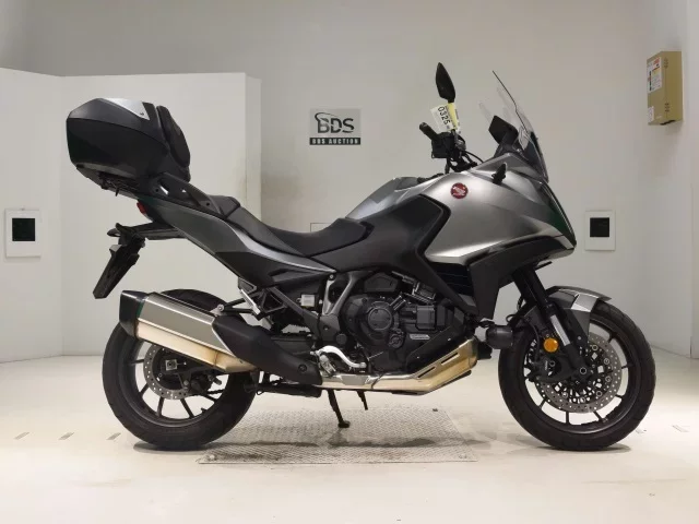 Honda NT1100 лот № 0325 оценка 5  с аукциона в Японии