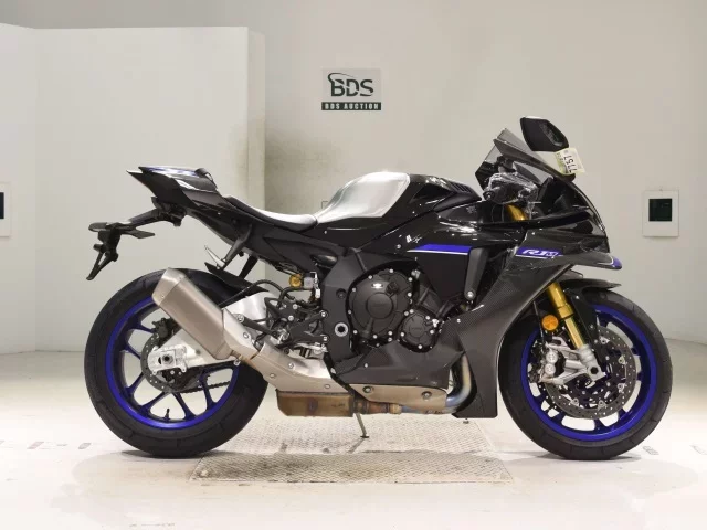 Yamaha YZF-R1M лот № 7757 оценка 6  с аукциона в Японии