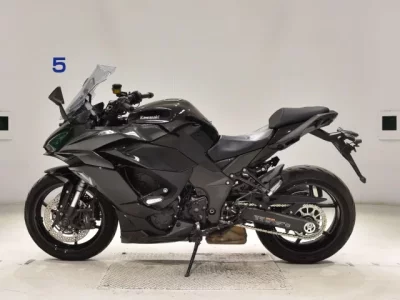 Kawasaki NINJA1000SX лот № 2702 оценка 4  с аукциона в Японии 2