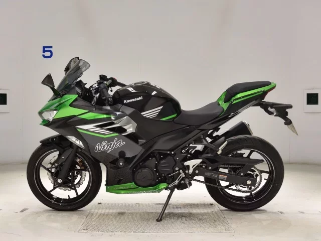 Kawasaki NINJA400-2