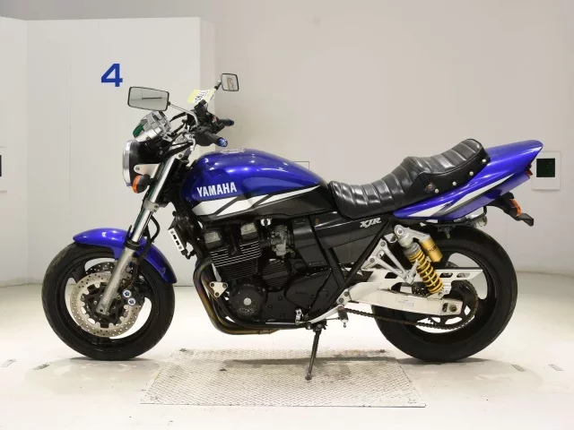 Yamaha XJR400R-3