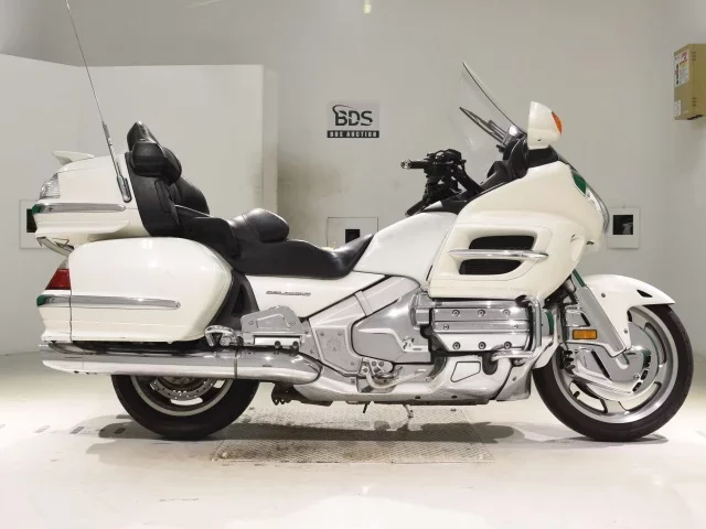 Honda GL1800 лот № 5022 оценка 4  с аукциона в Японии