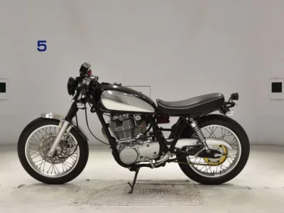 Yamaha SR400-3  с аукциона в Японии