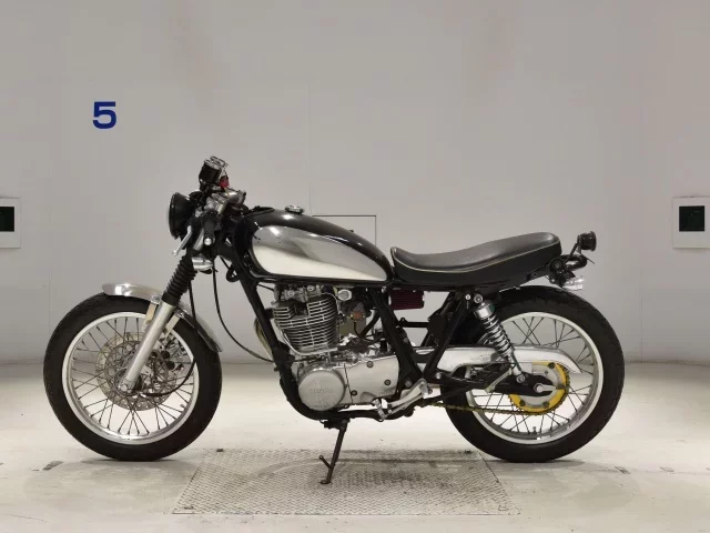 Yamaha SR400-3