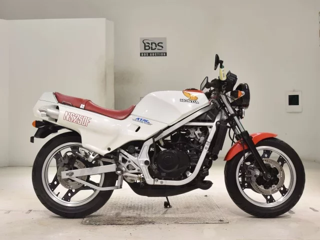 Honda NS250 лот № 2768 оценка 4  с аукциона в Японии