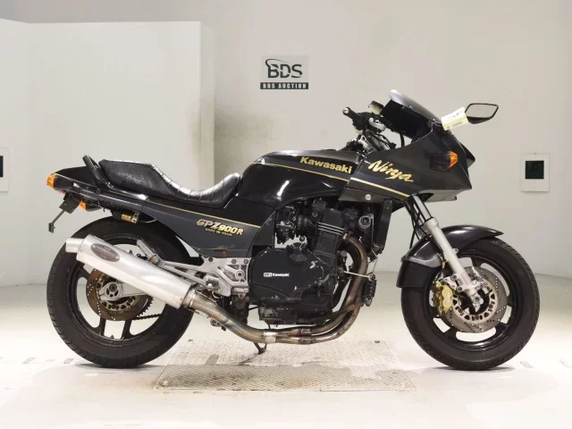 Kawasaki GPZ900R