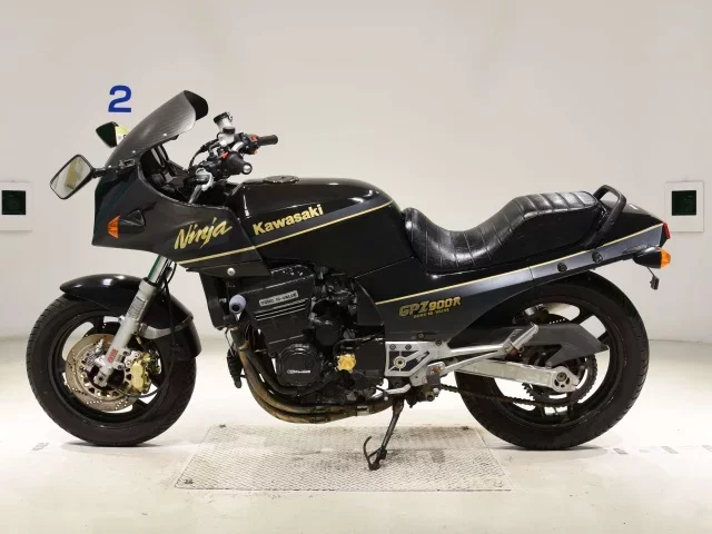 Kawasaki GPZ900R