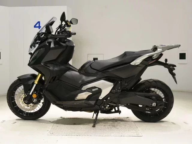 Honda X-ADV750-2