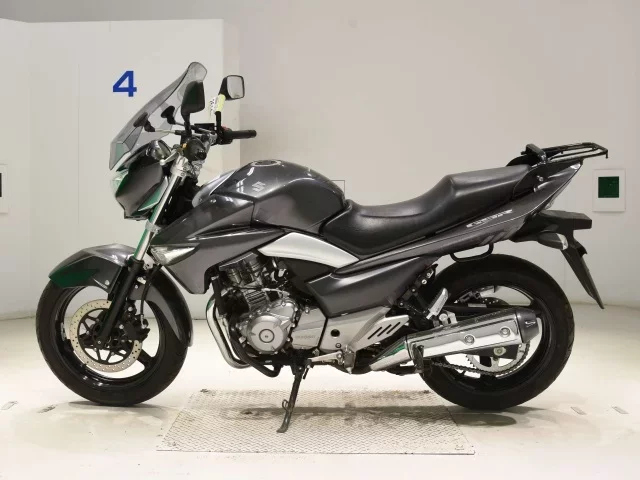 Suzuki GSR250