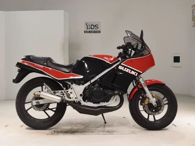 Suzuki RG250 лот № 0252 оценка 4  с аукциона в Японии