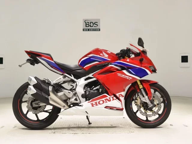 Honda CBR250RR-2A лот № 7948 оценка 5  с аукциона в Японии