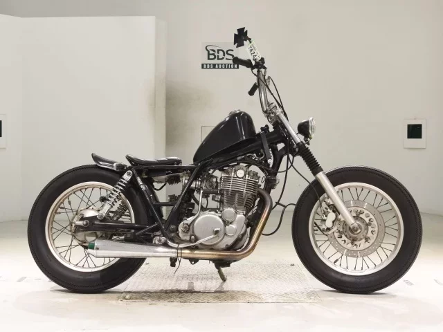Yamaha SR400-3