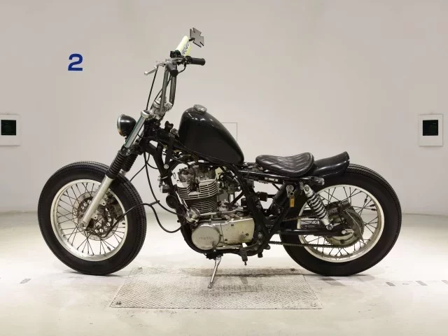 Yamaha SR400-3