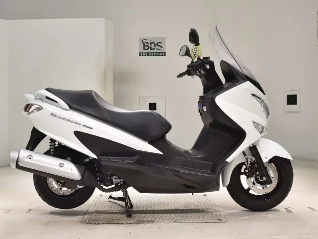 Suzuki BURGMAN200 лот № 2784 оценка 6  с аукциона в Японии