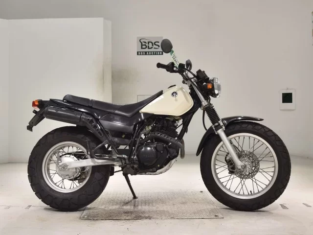 Yamaha TW225 лот № 2680 оценка 4  с аукциона в Японии