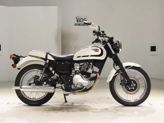 Kawasaki W230 лот № 2664 оценка 8  с аукциона в Японии