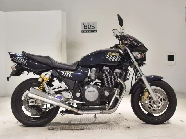 Yamaha XJR1200 лот № 2711 оценка 4  с аукциона в Японии