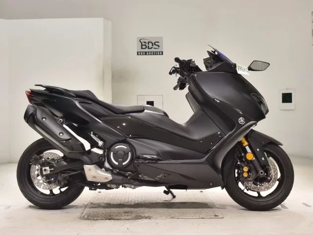 Yamaha T-MAX560T лот № 2707 оценка 6  с аукциона в Японии
