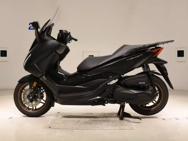 Honda FORZA -6