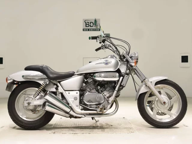 Honda MAGNA 250 лот № 7937 оценка 4  с аукциона в Японии