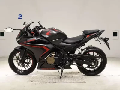 Honda CBR400R-2 лот № 5221 оценка 6  с аукциона в Японии 2