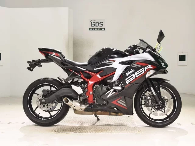Kawasaki ZX-25R лот № 2921 оценка 5  с аукциона в Японии