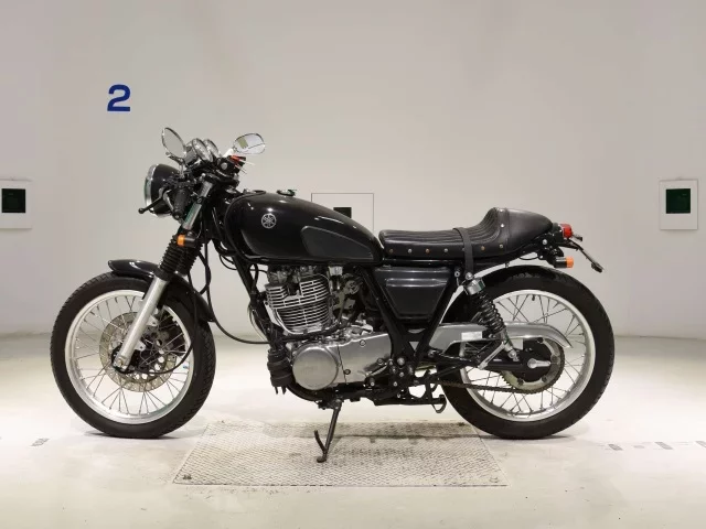 Yamaha SR400-5