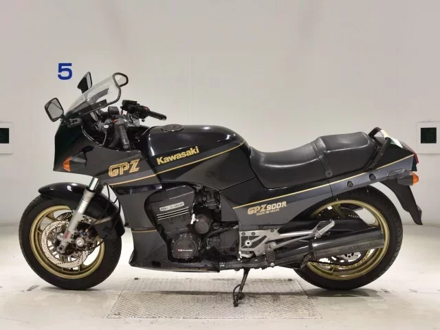 Kawasaki GPZ900R