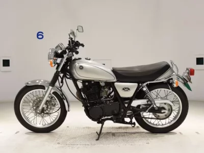 Yamaha SR400-3  с аукциона в Японии