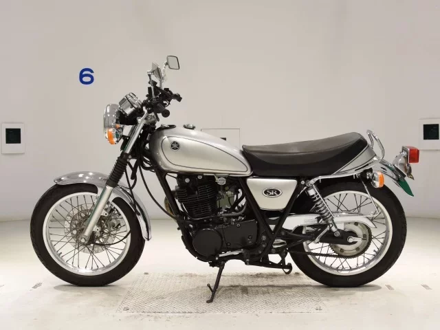 Yamaha SR400-3