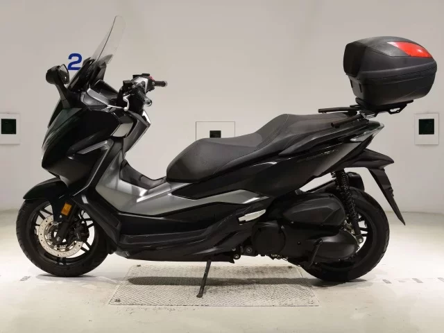 Honda FORZA -4