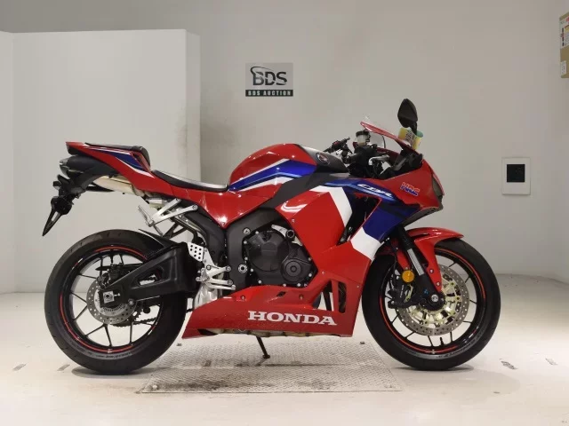 Honda CBR600RR-4 лот № 0167 оценка 7  с аукциона в Японии