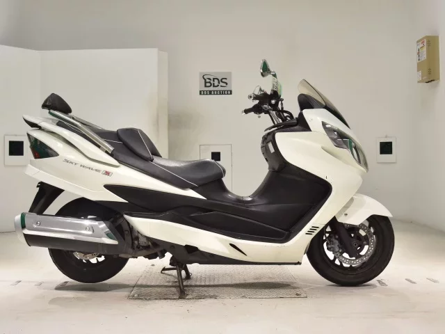 Suzuki SKYWAVE 250S-3 лот № 2618 оценка 4  с аукциона в Японии
