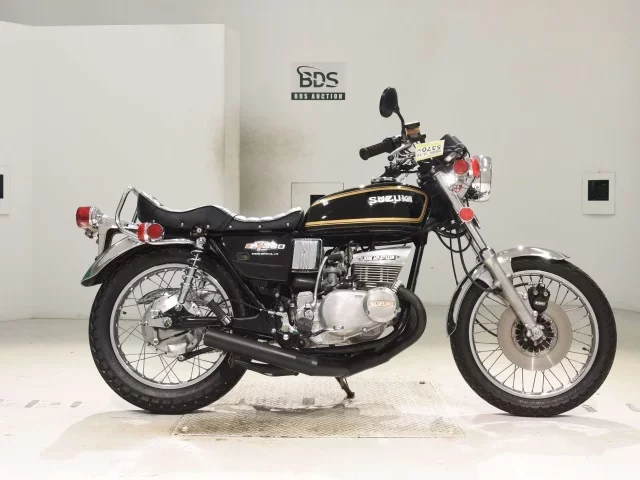 Suzuki GT380 лот № 5370 оценка 4  с аукциона в Японии