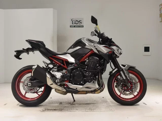 Kawasaki Z900-2 лот № 0452 оценка 6  с аукциона в Японии
