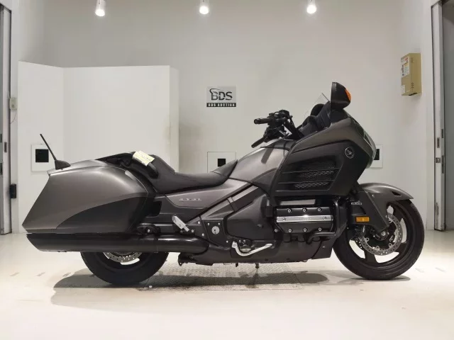 Honda GL1800 F6B лот № 0241 оценка 5  с аукциона в Японии