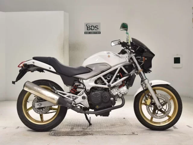 Honda VTR250 лот № 2673 оценка 4  с аукциона в Японии