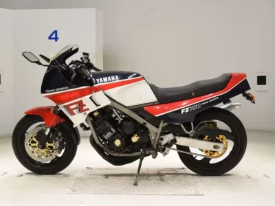 Yamaha FZ750