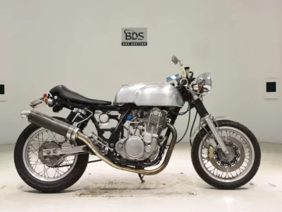 Yamaha SR400-3