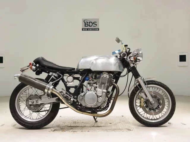Yamaha SR400-3