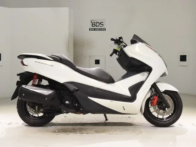 Honda FORZA лот № 2806 оценка 5  с аукциона в Японии