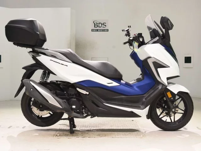 Honda FORZA -5 лот № 5336 оценка 5  с аукциона в Японии