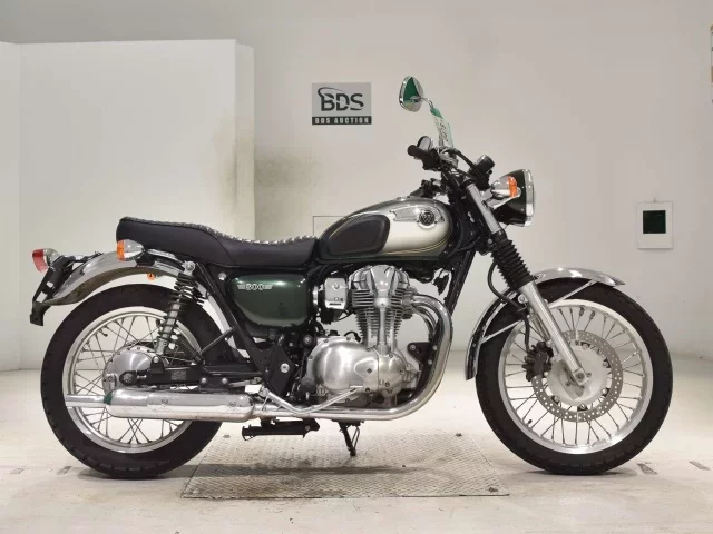 Kawasaki W800 лот № 0478 оценка 4  с аукциона в Японии
