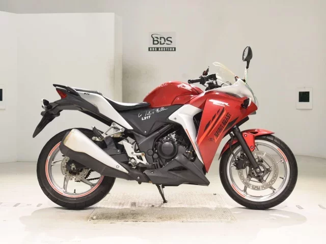 Honda CBR250R лот № 2930 оценка 4  с аукциона в Японии