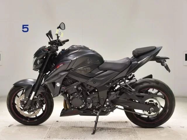 Suzuki GSX-S750