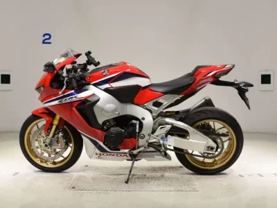 Honda CBR1000RR-3SP лот № 5104 оценка 5  с аукциона в Японии 2