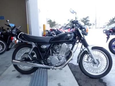 Yamaha SR400-1
