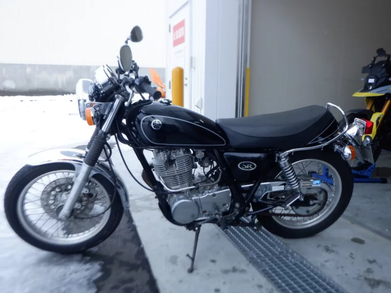 Yamaha SR400-1